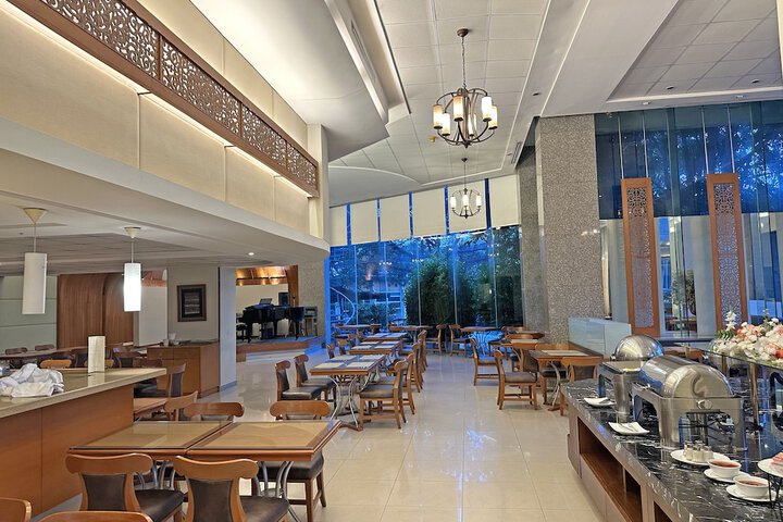 Dining 45 of 68