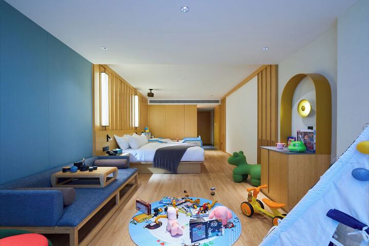 Room 14 of 143