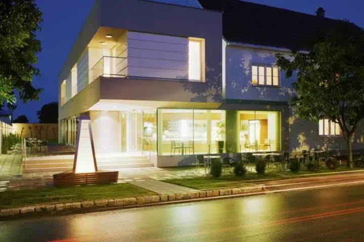 Exterior of Hotel & Konditorei May