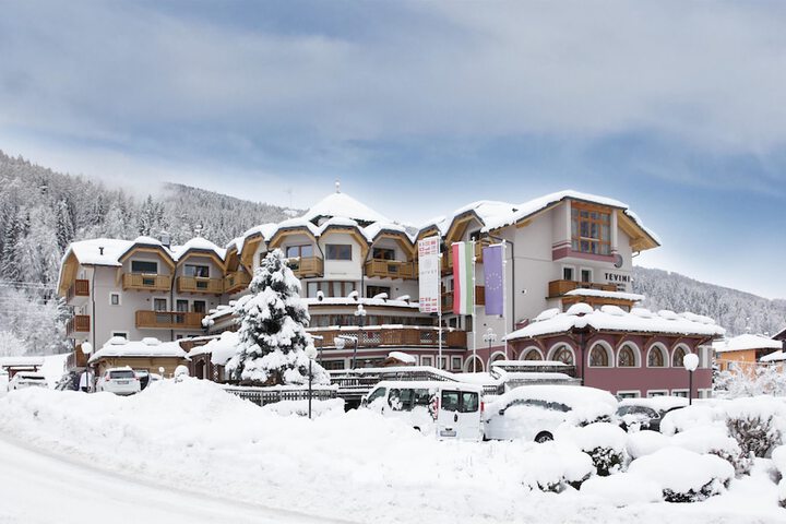 Tevini Dolomites Charming Hotel in Commezzadura
