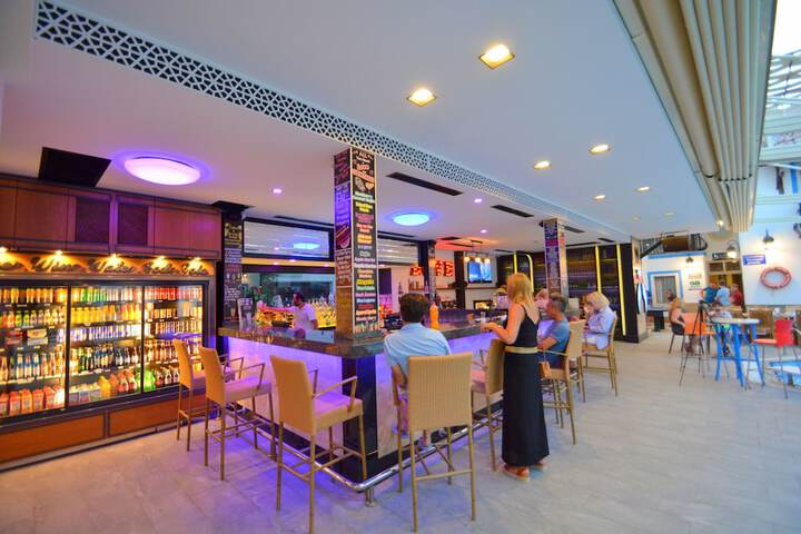 Lounge 86 of 110