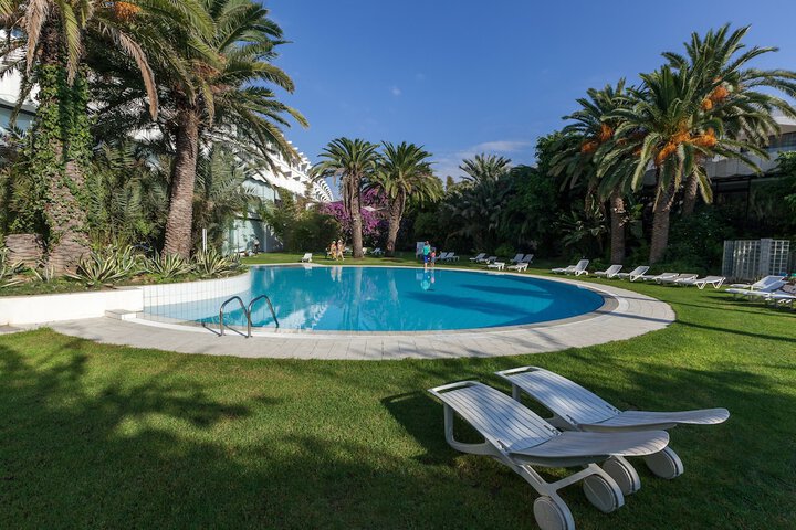 Hotel with Pool