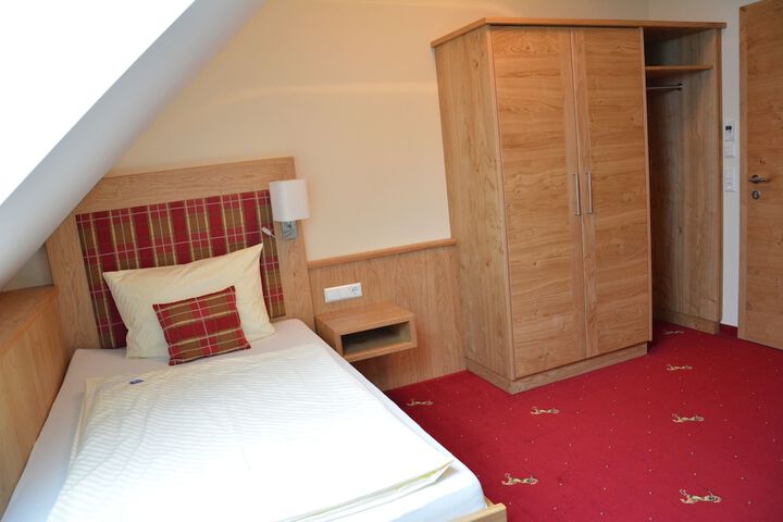 Room 3 of 53