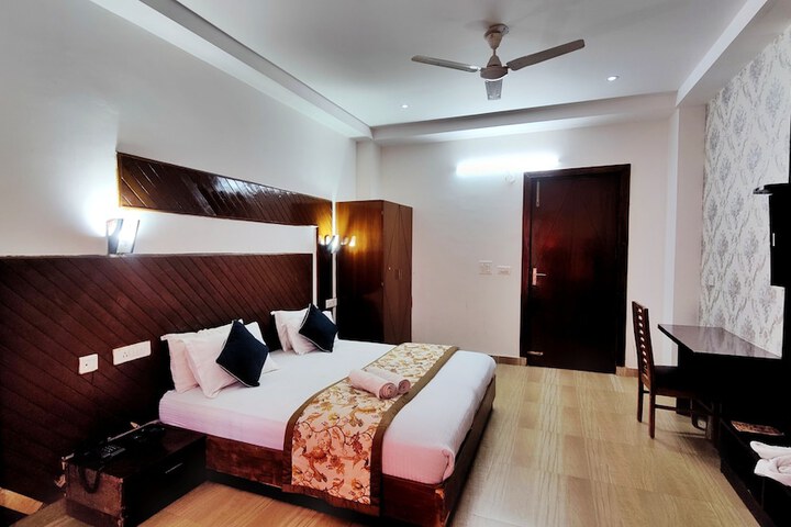 Room 8 of 33