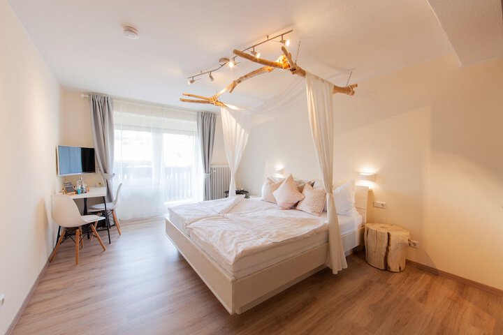 Room 9 of 120