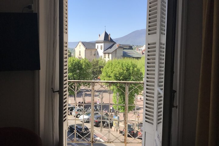 Room 12 of 34