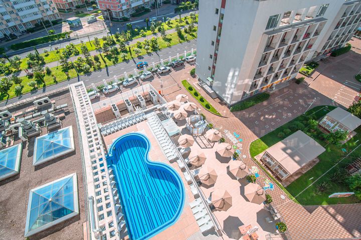 Pools & Facilities