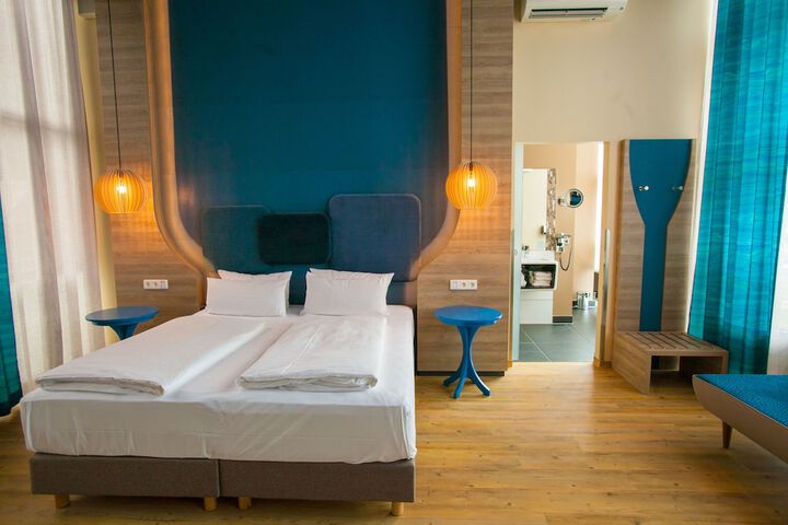 Room 16 of 131