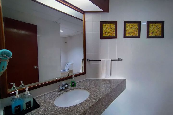Room 472 of 650