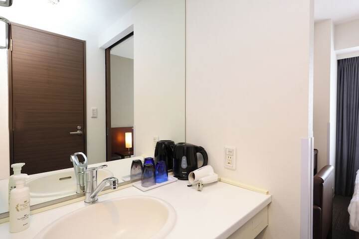 Room 27 of 112