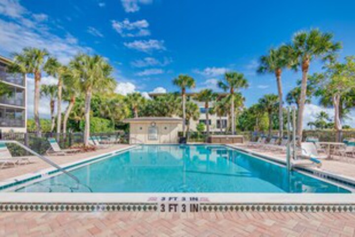 Pool 20 of 33