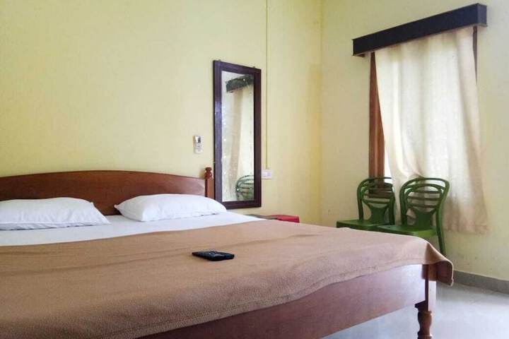 Room 4 of 8