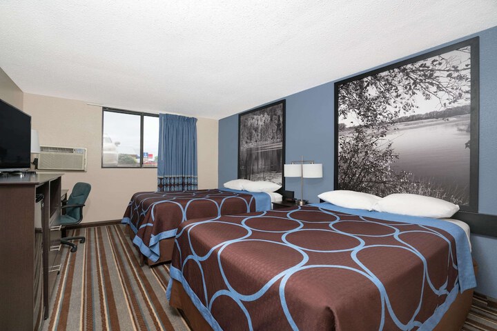 2 Double Beds (2 of 3)
