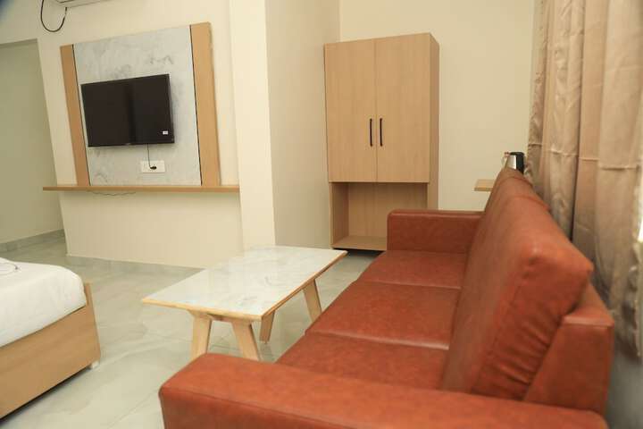 Room 16 of 34