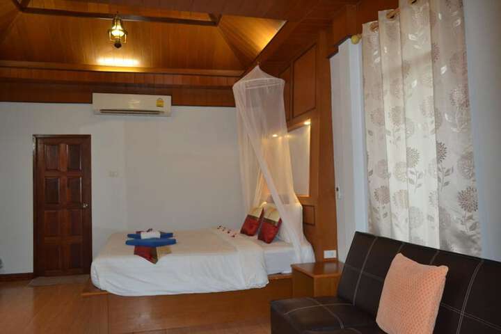 Room 4 of 28