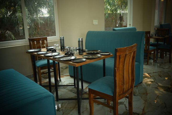 Dining 25 of 44