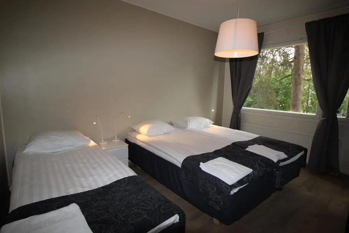 Room 4 of 11