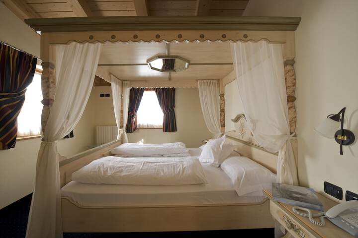 Room 5 of 79