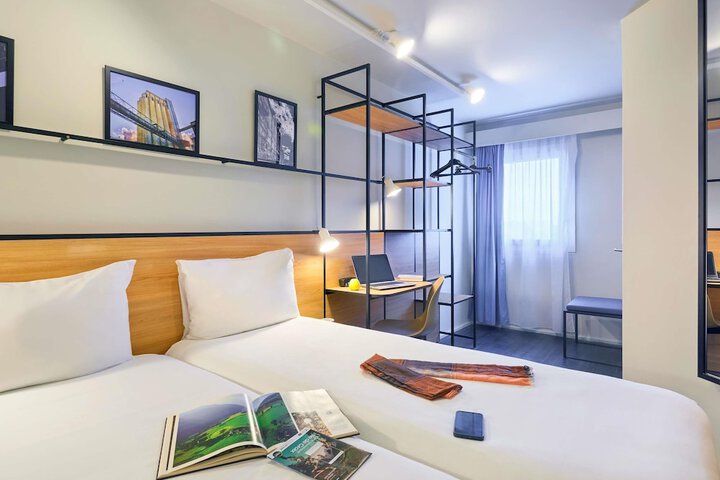 Room 15 of 49