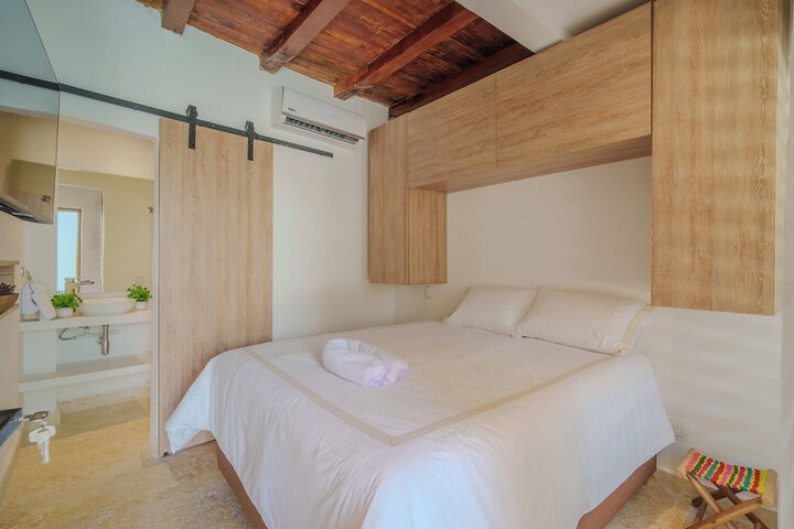 Room 2 of 20