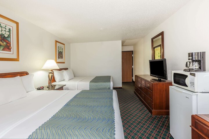 2 Queen Beds (4 of 9)