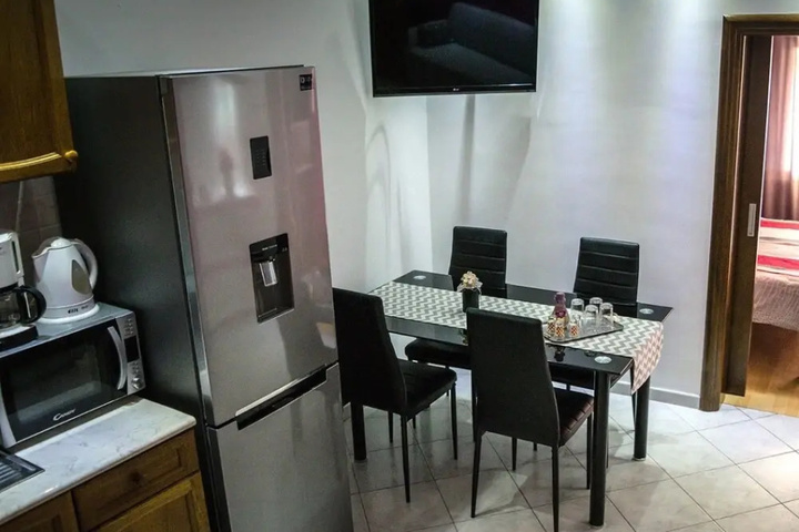 Dining 11 of 12