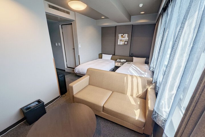 Room 9 of 33