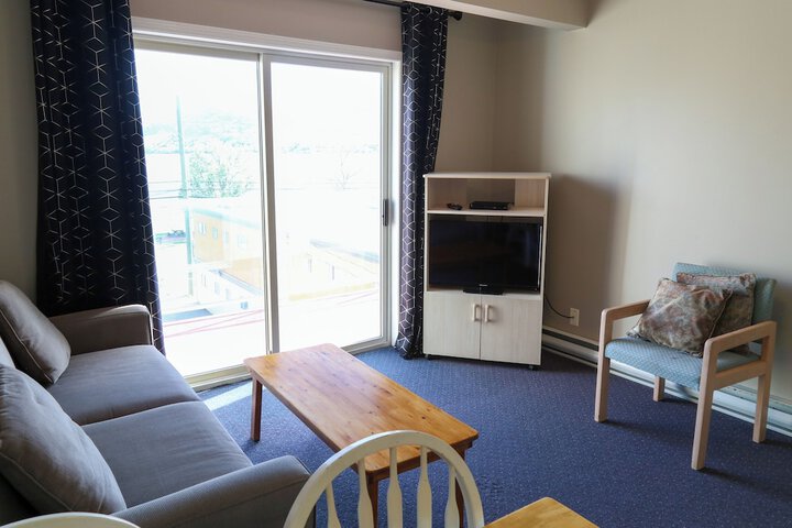 Room 103 of 176
