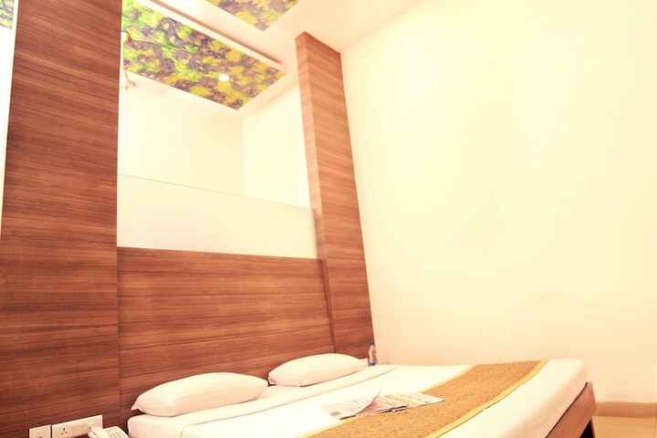 Room 6 of 14