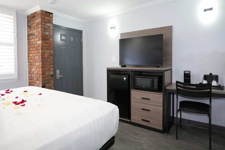Executive Single Room (6 of 9)