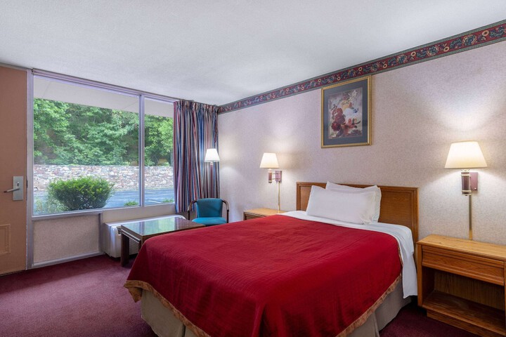 1 Double Bed Accessible Room (11 of 12)