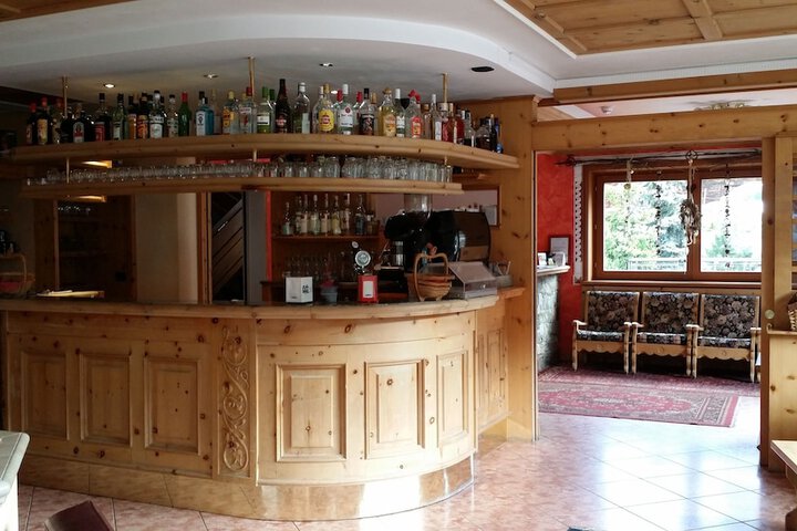 Lounge 64 of 71