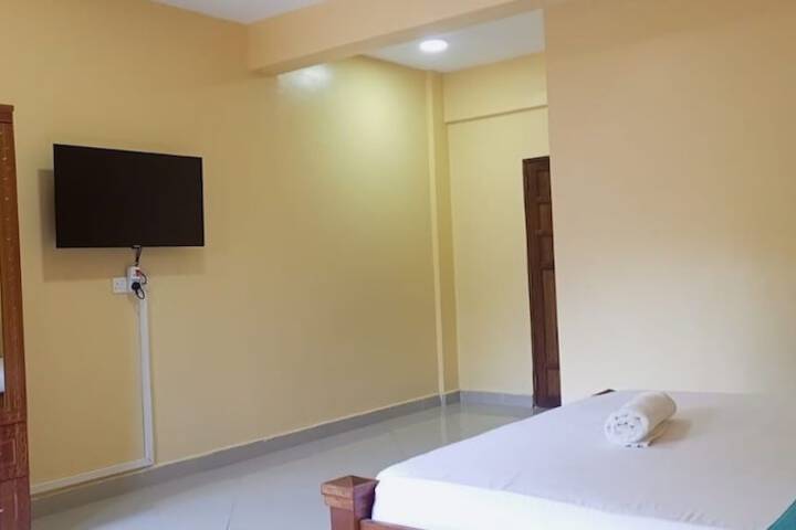 Room 6 of 15
