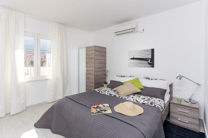 Room 15 of 52