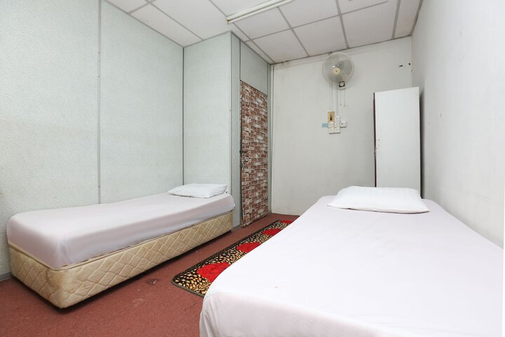Room 13 of 22