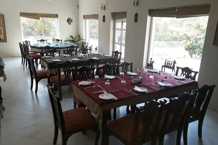 Dining 14 of 18