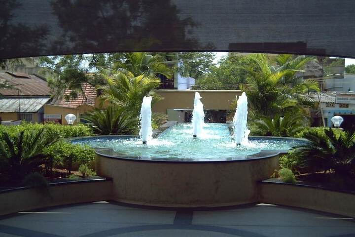 Hotel Exterior 37 of 38