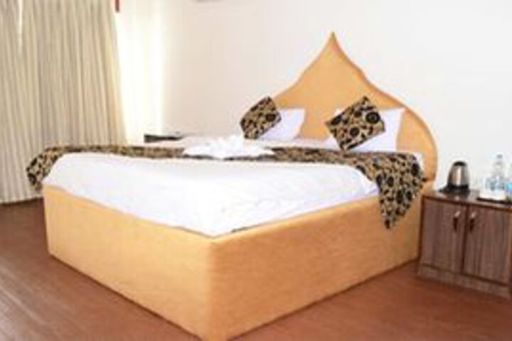 Room 10 of 25
