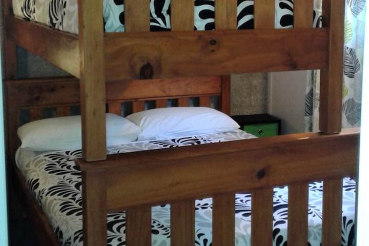 Room 2 of 33