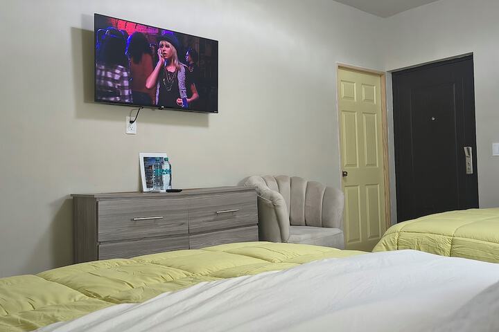 Room 9 of 28