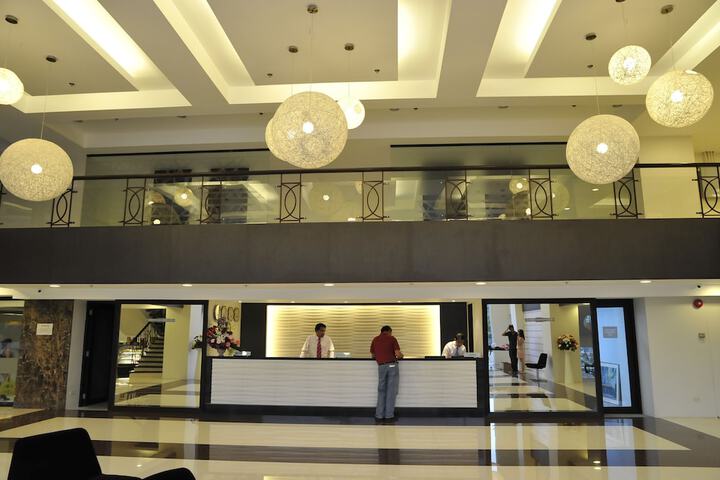 Entrance & Lobby