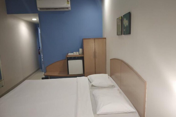 Room 8 of 39