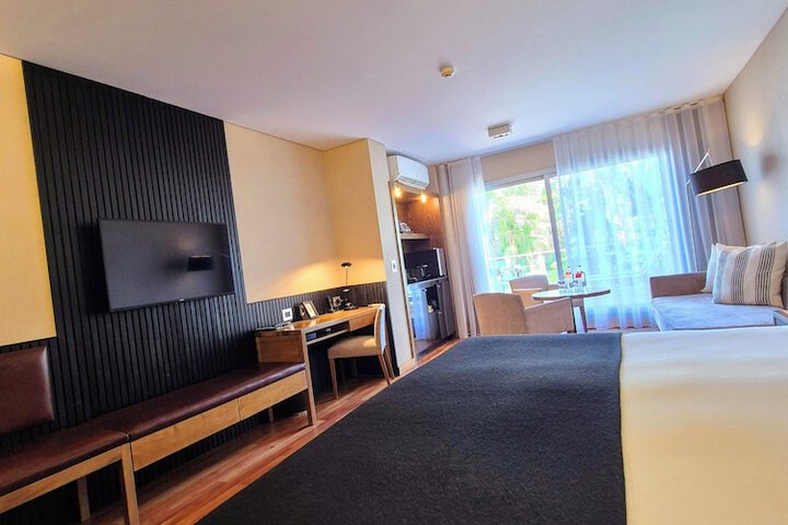 Room 22 of 210