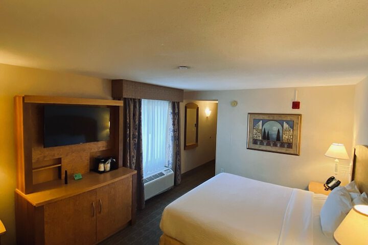 1 King Bed Deluxe Room (17 of 18)