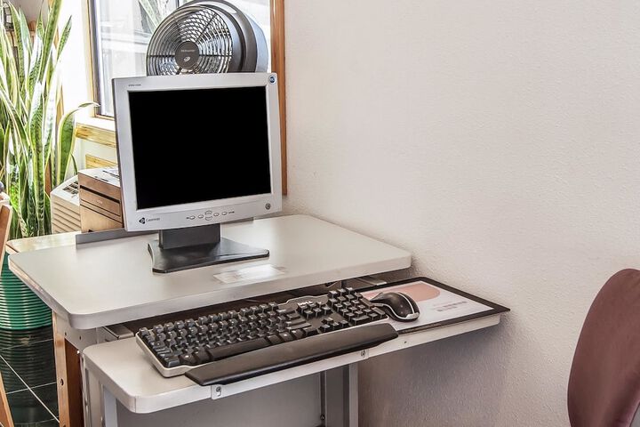 Business Center 52 of 58