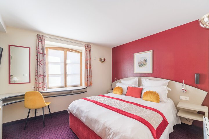 Room 4 of 28