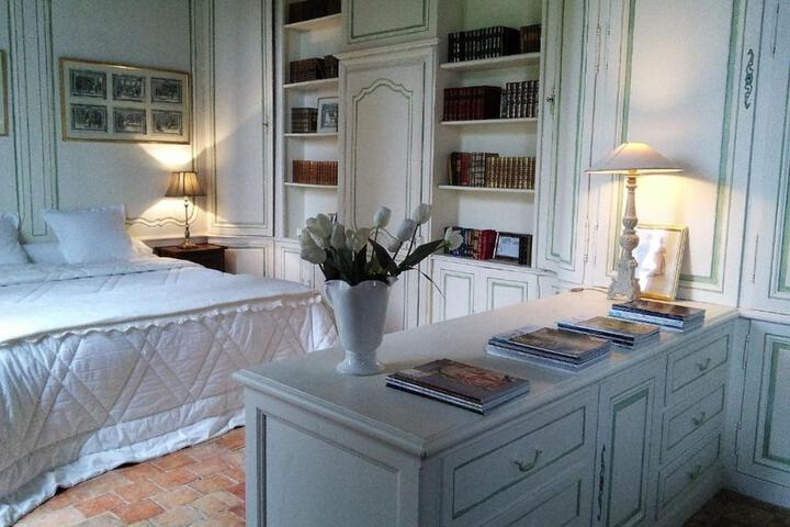 Room 6 of 40