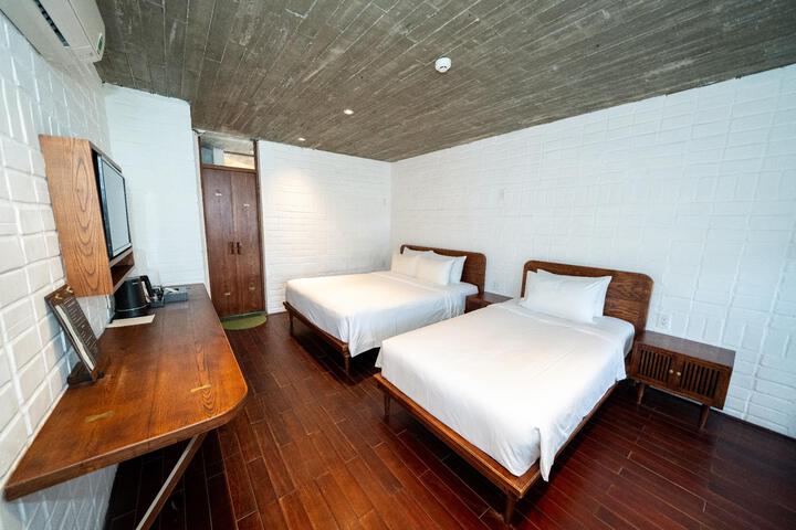 Room 47 of 89