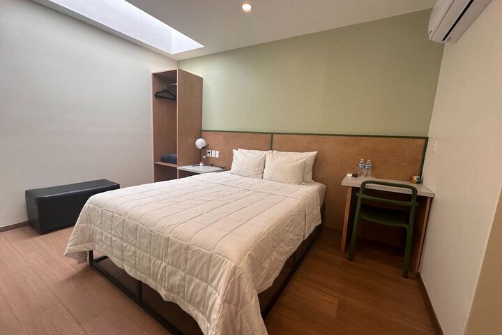 Room 13 of 24