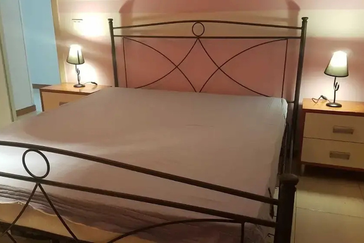 Room 3 of 8